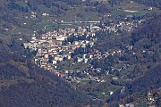34 Dalla Corna Bianca zoom verso Serina